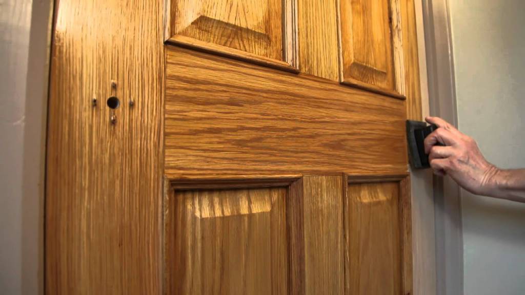 Patológico calcetines trampa Cómo barnizar una puerta de madera