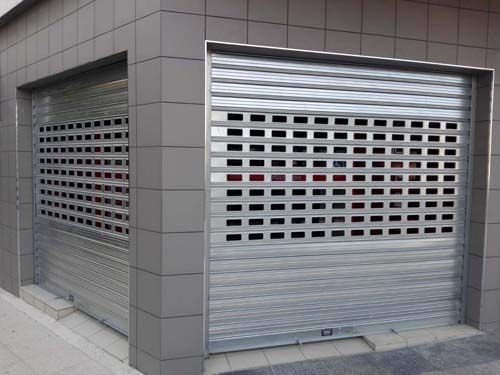 persianas local 1 - Instalaci&oacute;n Reparaci&oacute;n Persianas Met&aacute;licas de Local en Barcelona y Madrid