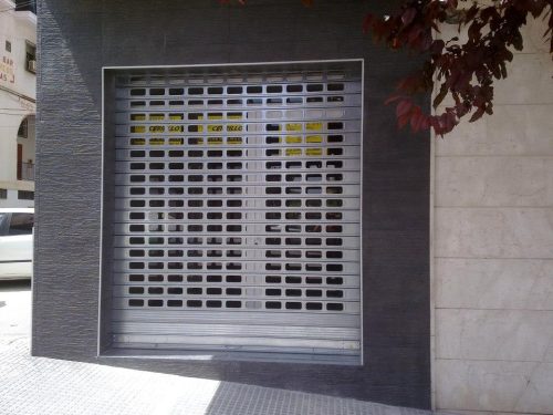 persianas local 2 - Instalaci&oacute;n Reparaci&oacute;n Persianas Met&aacute;licas de Local en Barcelona y Madrid