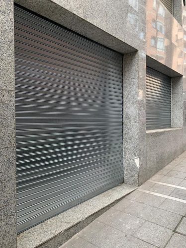 persianas local 6 - Instalaci&oacute;n Reparaci&oacute;n Persianas Met&aacute;licas de Local en Barcelona y Madrid