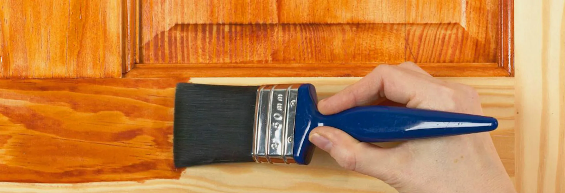 barnizar puerta madera - Barnizar Muebles de Madera