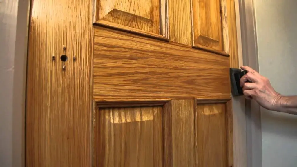 barnizar una puerta - Barnizar Muebles de Madera