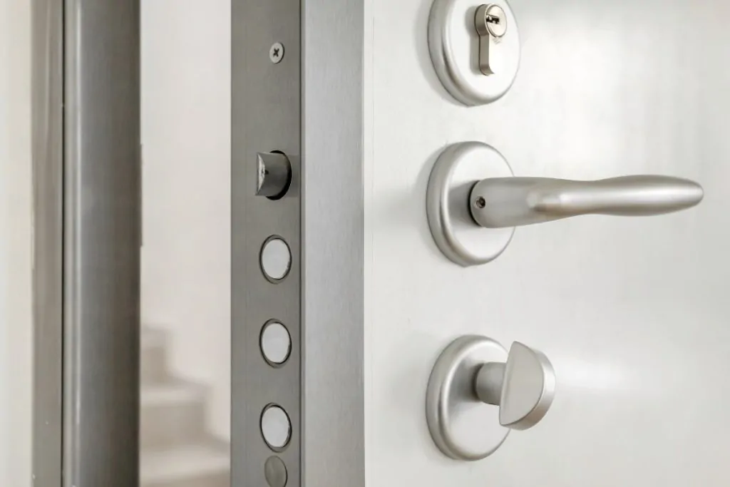 ¿Cuáles son las puertas blindadas más efectivas para seguridad en el hogar? Cuales son las puertas blindadas mas efectivas para seguridad en hogar 1024x683 - ¿Cuáles son las puertas blindadas más efectivas para seguridad en el hogar?