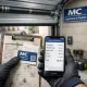 Encuentra proveedores para la reparacion de puertas de garaje en Barcelona, técnico con móvil y checklist.